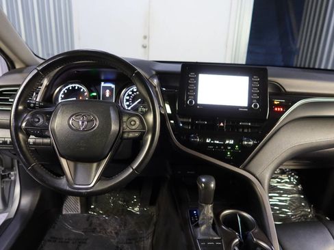 Used 2022 Toyota Camry SE image 19