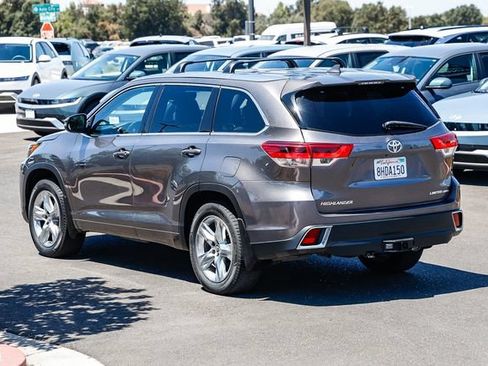 Used 2019 Toyota Highlander Limited AWD/4WD image 2