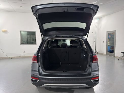 Used 2024 Volkswagen Taos SE image 12