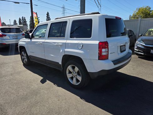 Used 2012 Jeep Patriot Latitude AWD/4WD image 2