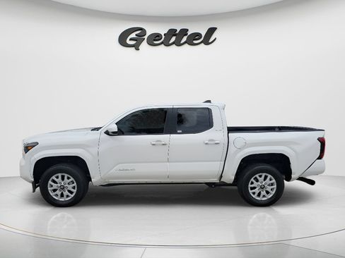 Used 2024 Toyota Tacoma SR5 w/ SR5 Upgrade Package AWD/4WD image 9