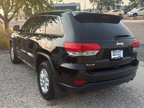 Used 2019 Jeep Grand Cherokee Laredo w/ Security & Convenience Group AWD/4WD image 4