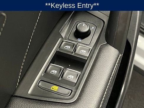 Used 2023 Volkswagen Tiguan SE R-Line image 18