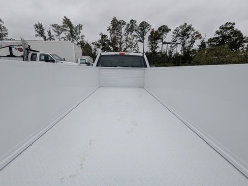 New 2025 Ford F550 4x4 Regular Cab Super Duty image 15