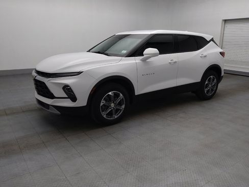 Used 2024 Chevrolet Blazer LT FWD image 2