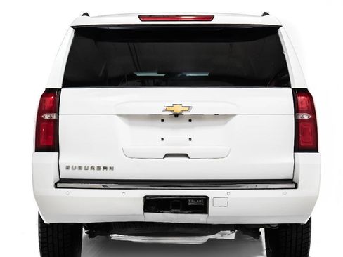 Used 2015 Chevrolet Suburban LTZ RWD image 8