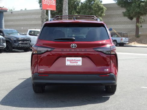 New 2026 Toyota Sienna XLE image 6