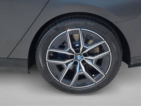 New 2026 BMW i5 eDrive40 w/ M Sport Package RWD image 8