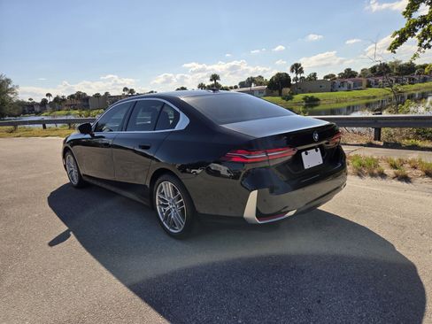 Used 2024 BMW 530i w/ Premium Package image 2