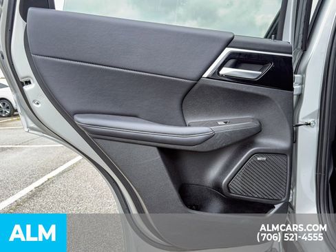 Used 2025 Mitsubishi Outlander SE FWD image 18