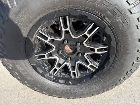 Used 2021 Jeep Gladiator Sport image 15