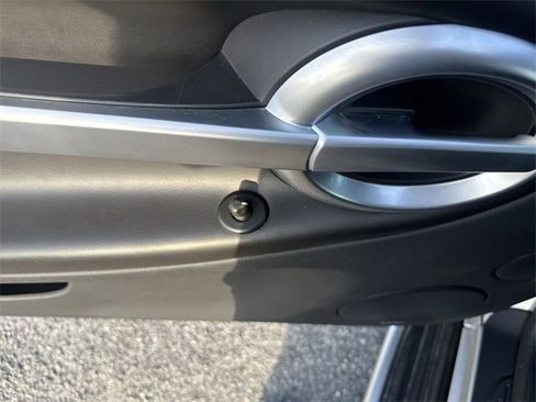 Used 2005 Chevrolet SSR w/ Preferred Equipment Group image 23