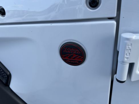 Used 2025 Jeep Wrangler Unlimited Rubicon AWD/4WD image 9
