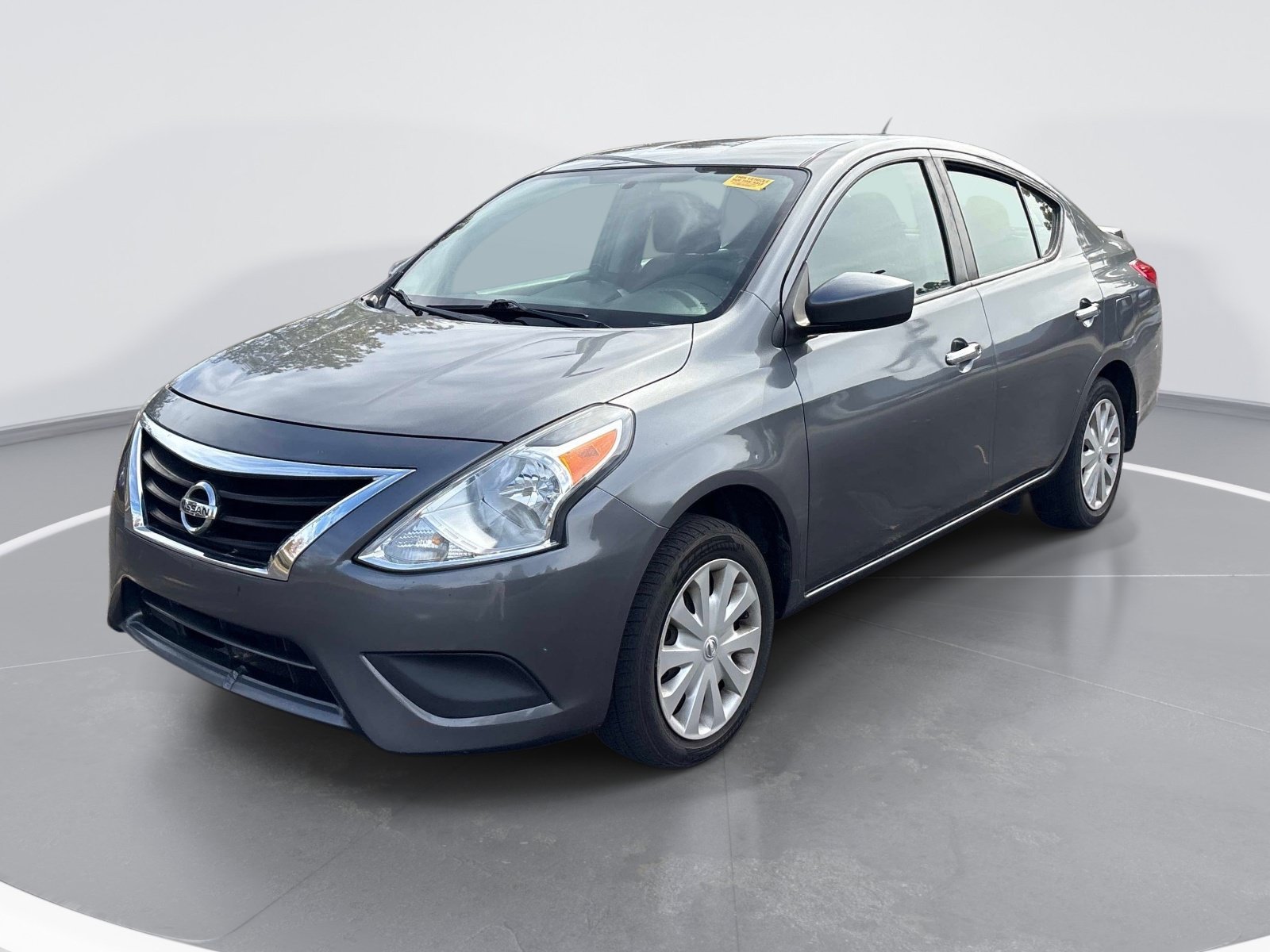 Used 2017 Nissan Versa SV FWD image 3