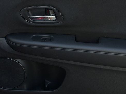 Used 2016 Honda HR-V LX image 27