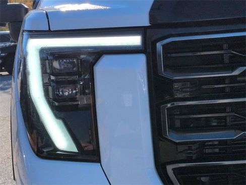Used 2024 GMC Sierra 2500 AT4 w/ AT4 Premium Plus Package image 9