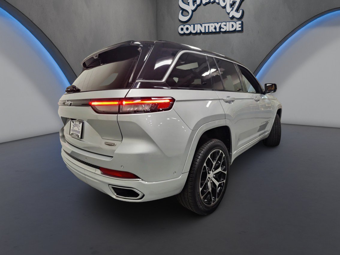 Used 2024 Jeep Grand Cherokee Summit AWD/4WD image 10