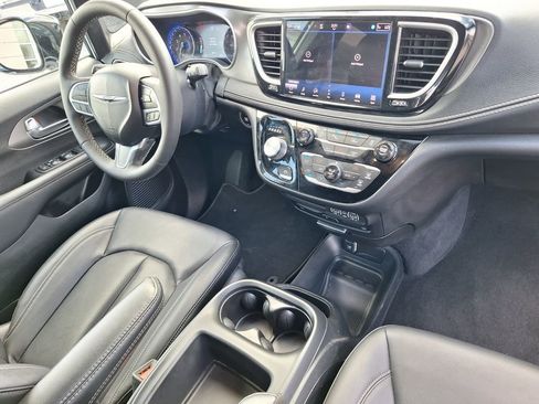 Used 2025 Chrysler Pacifica Select w/ Uconnect Theater Family Group AWD/4WD image 27