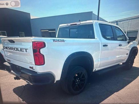 Used 2021 Chevrolet Silverado 1500 LT Trail Boss w/ LT Trail Boss Premium Package AWD/4WD image 3