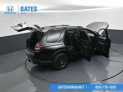Certified 2025 Honda Pilot TrailSport image 55