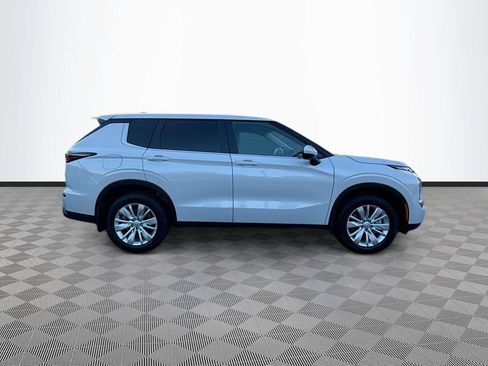 New 2025 Mitsubishi Outlander ES image 4