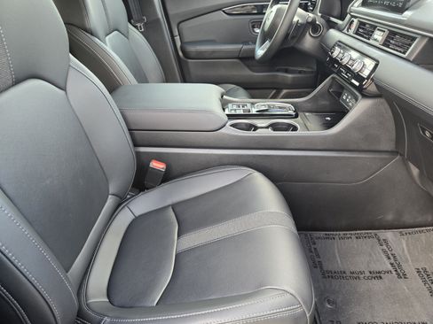 Certified 2025 Honda Pilot Touring image 10
