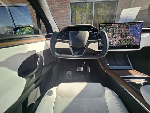 Used 2023 Tesla Model X image 5