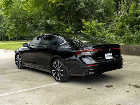Used 2024 Honda Accord Touring image 7