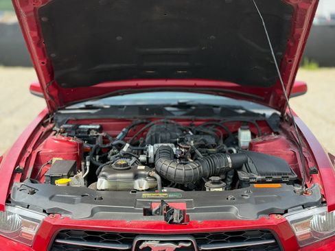 Used 2010 Ford Mustang Convertible RWD image 28