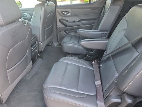 Used 2022 Chevrolet Traverse LT w/ LT Premium Package FWD image 11