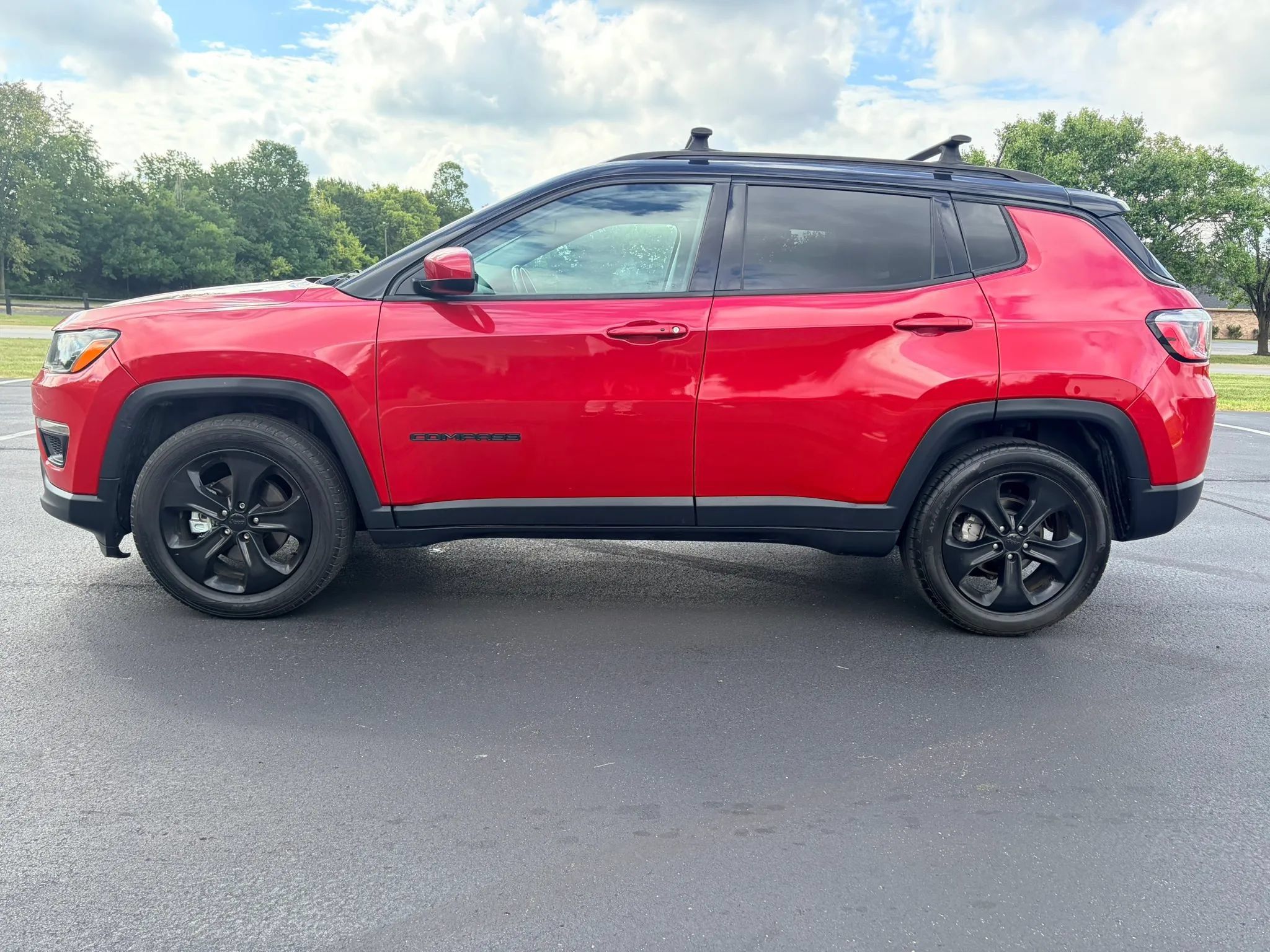 Used 2018 Jeep Compass Latitude w/ Popular Equipment Group FWD image 2