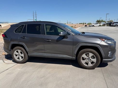 Used 2019 Toyota RAV4 XLE w/ Convenience Package FWD image 5