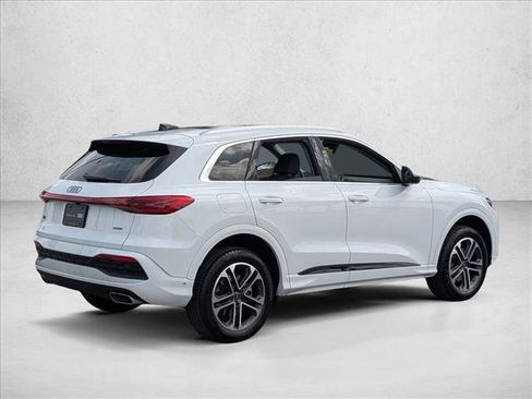 Certified 2025 Audi Q5 Premium w/ Convenience Package AWD/4WD image 5