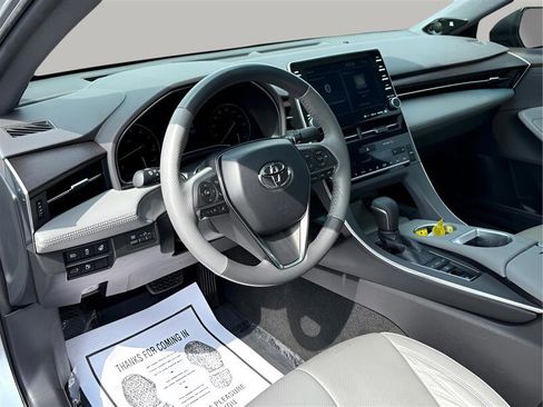 Used 2019 Toyota Avalon Limited image 13