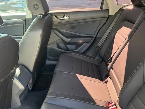 Used 2024 Volkswagen Jetta SE image 27