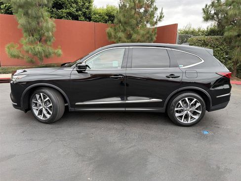 Used 2023 Acura MDX FWD w/ Technology Package image 3