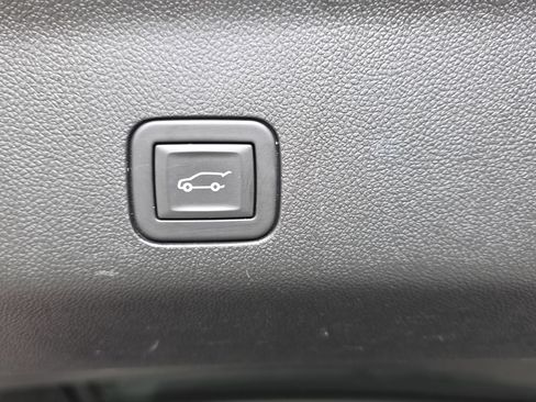 Used 2025 Chevrolet Tahoe Z71 AWD/4WD image 13