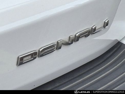 Used 2021 GMC Yukon Denali w/ Denali Premium Package image 12