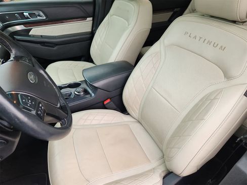 Used 2017 Ford Explorer Platinum image 12