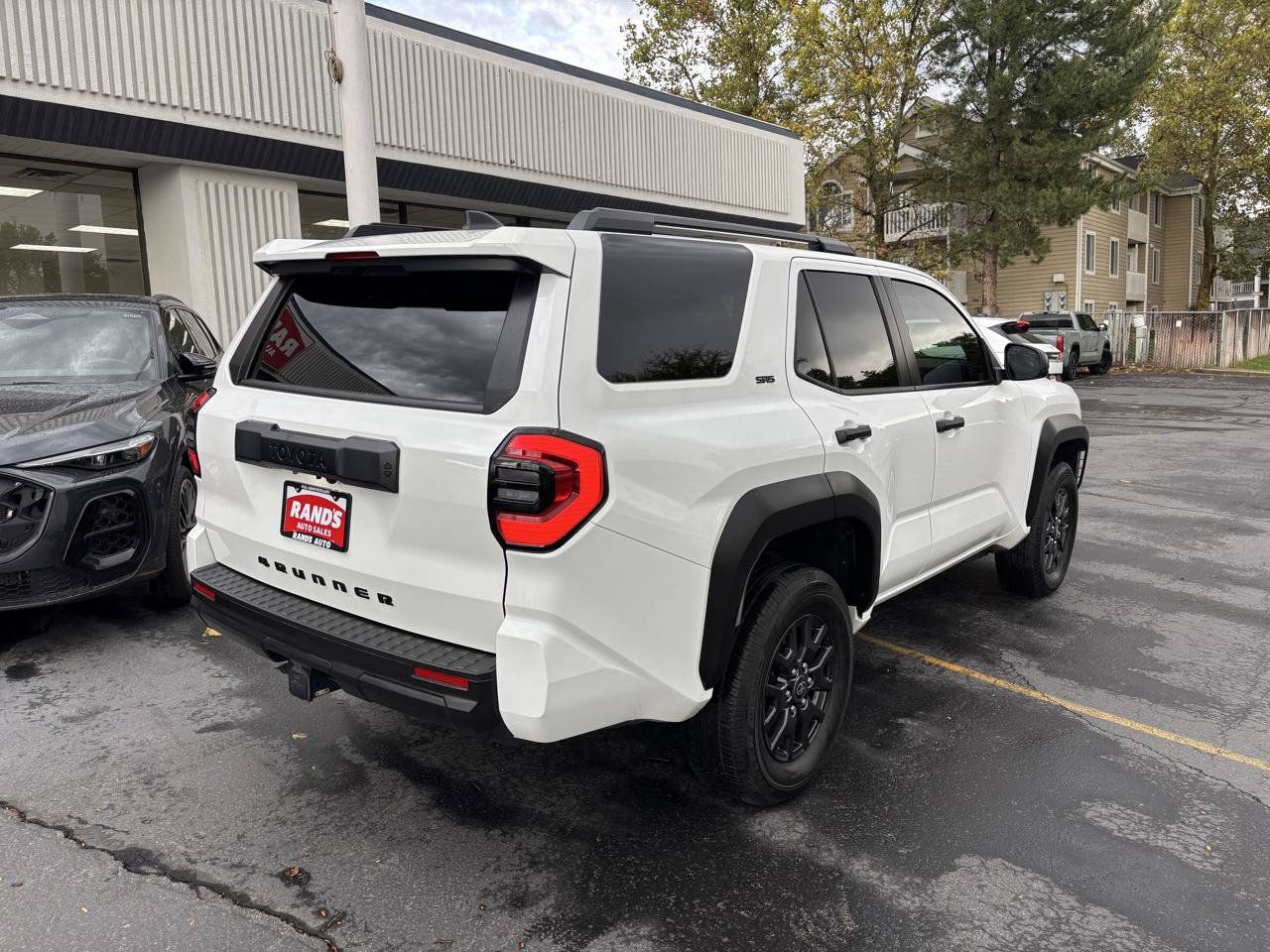 Used 2025 Toyota 4Runner SR5 AWD/4WD image 5