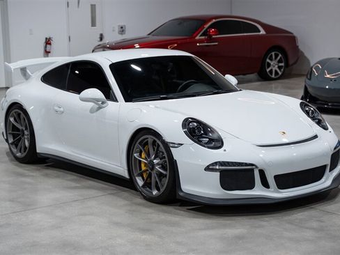 Used 2015 Porsche 911 GT3 RWD image 8