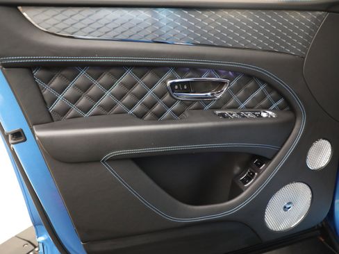 Certified 2021 Bentley Bentayga image 17