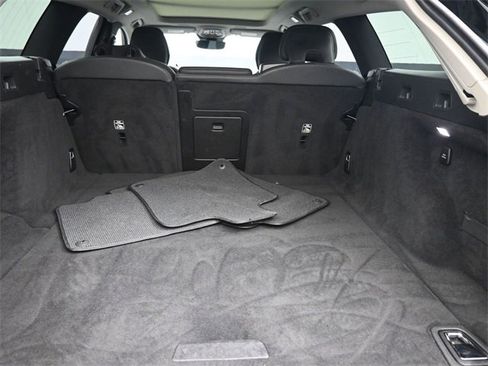 Used 2024 Volvo V90 B6 Cross Country Plus image 31