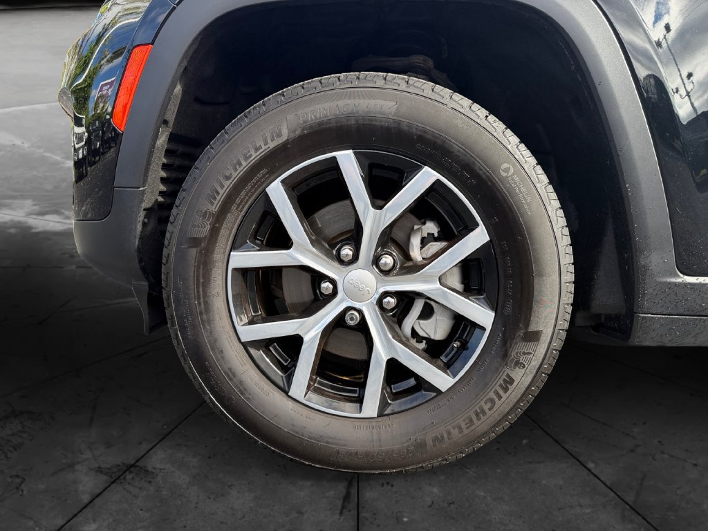 Used 2025 Jeep Grand Cherokee Limited AWD/4WD image 14