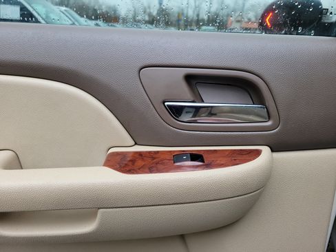 Used 2013 Chevrolet Avalanche LTZ image 12