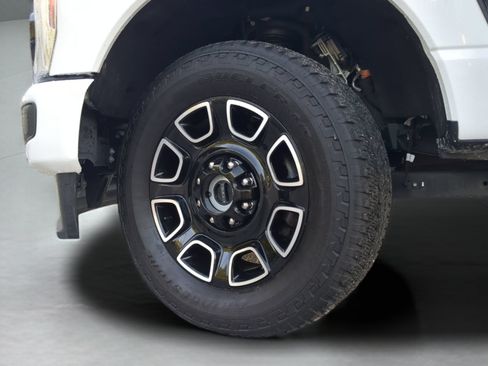 Certified 2025 Ford F250 Platinum w/ FX4 Off-Road Package AWD/4WD image 73