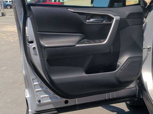Used 2020 Toyota RAV4 XLE AWD/4WD image 24