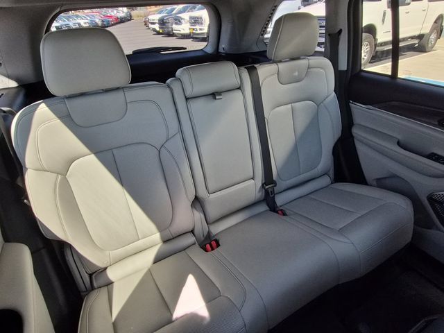 Used 2022 Jeep Grand Cherokee Overland AWD/4WD image 22