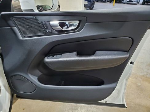 Used 2019 Volvo XC60 T6 Momentum w/ Advanced Package AWD/4WD image 17
