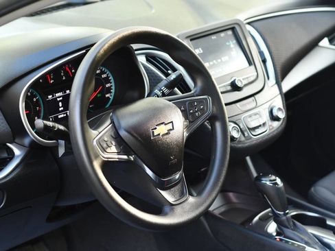 Used 2018 Chevrolet Malibu LS FWD image 7